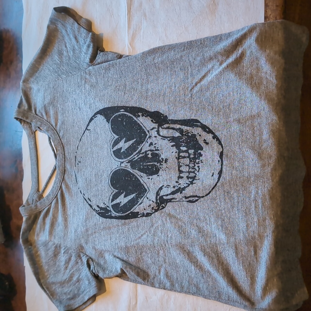 CHASER Short sleeve Drapey Gray Skull Shirt